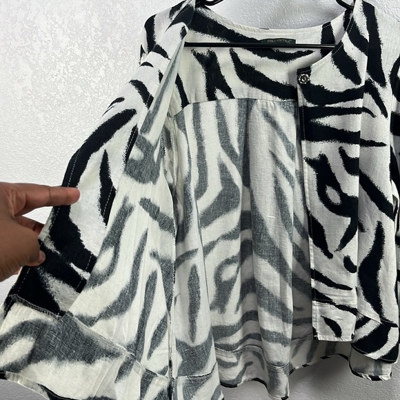 For Cynthia Women’s Black and White Zebra Print Blouse Sz M  Linen Blend Career - Picture 10 of 10